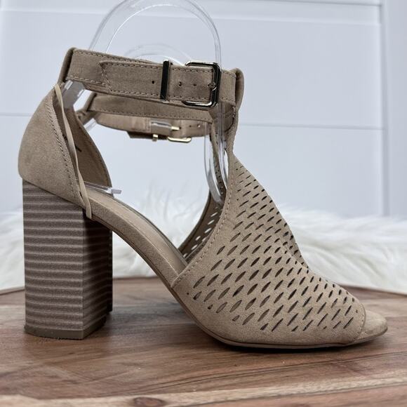 Express Shoes Womens Size 7 Block Heel Sandals Cutout Peep Toe Ankle Strap Dress - Picture 1 of 8